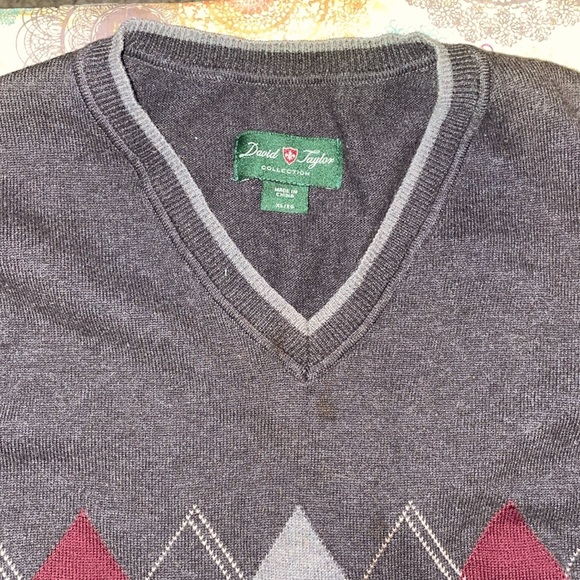 David Taylor Collection Vintage Men’s Argyle V Neck Golf Sweater Vest - Picture 4 of 6